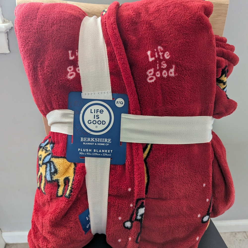 Life Is Good Full /Queen Berkshire Banket With Dogs In Earmuffs